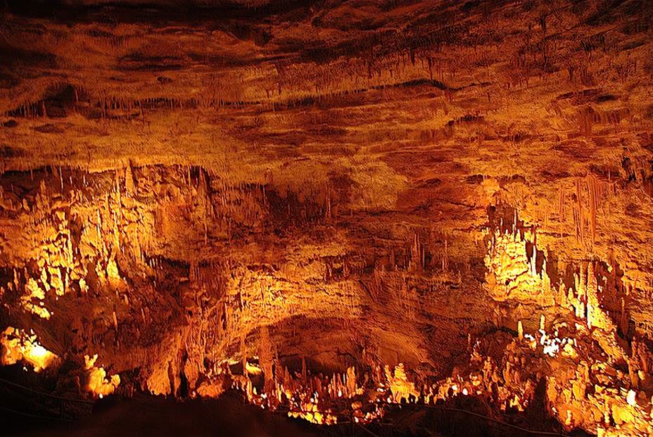 Tej Hav Zoov Caverns
